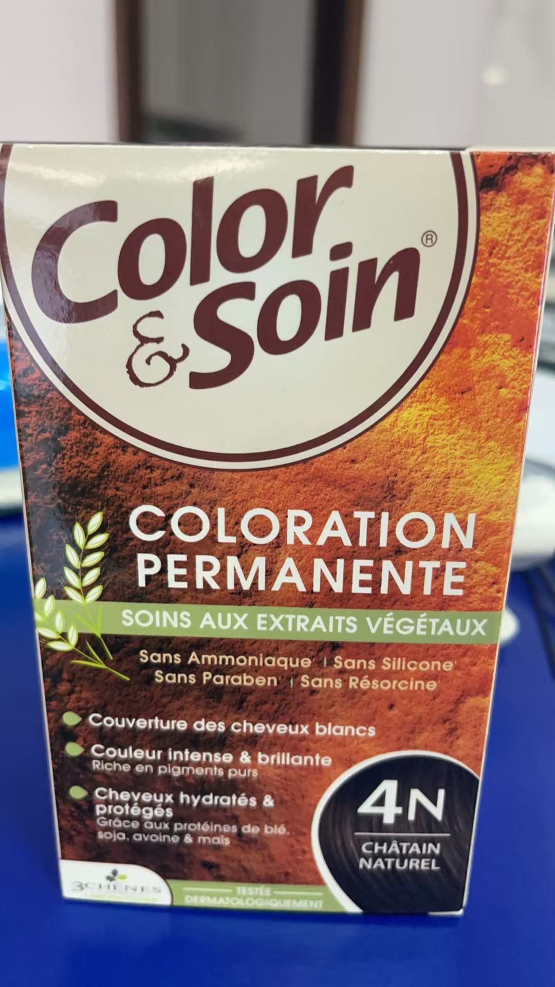Color & Soin 4N永久染发剂正面,包装标有植物提取物、无氨和自然棕色